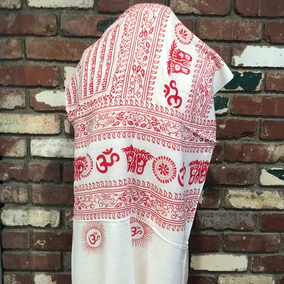 Sir Alistair Rai Karma Viscose Scarf White and Red - Picture 7 of 11
